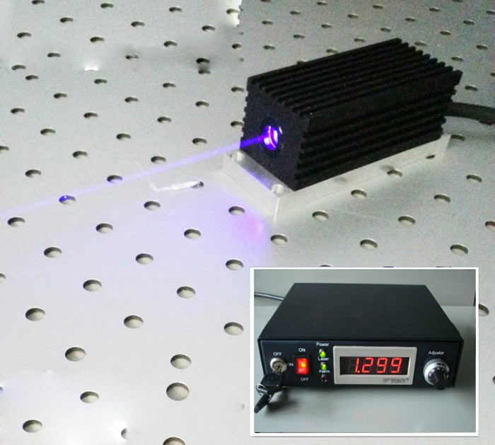 TEM00 405nm 500mW ليزر أزرق بنفسجي CW مزود بمصدر طاقة , التناظرية أو TTL